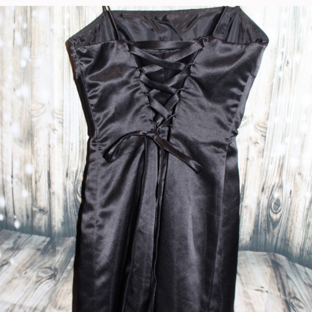 Black Dress - Picture 4 of 8